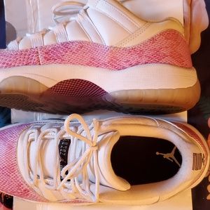 Air Jordan 11 Retro Low Women's Shoe